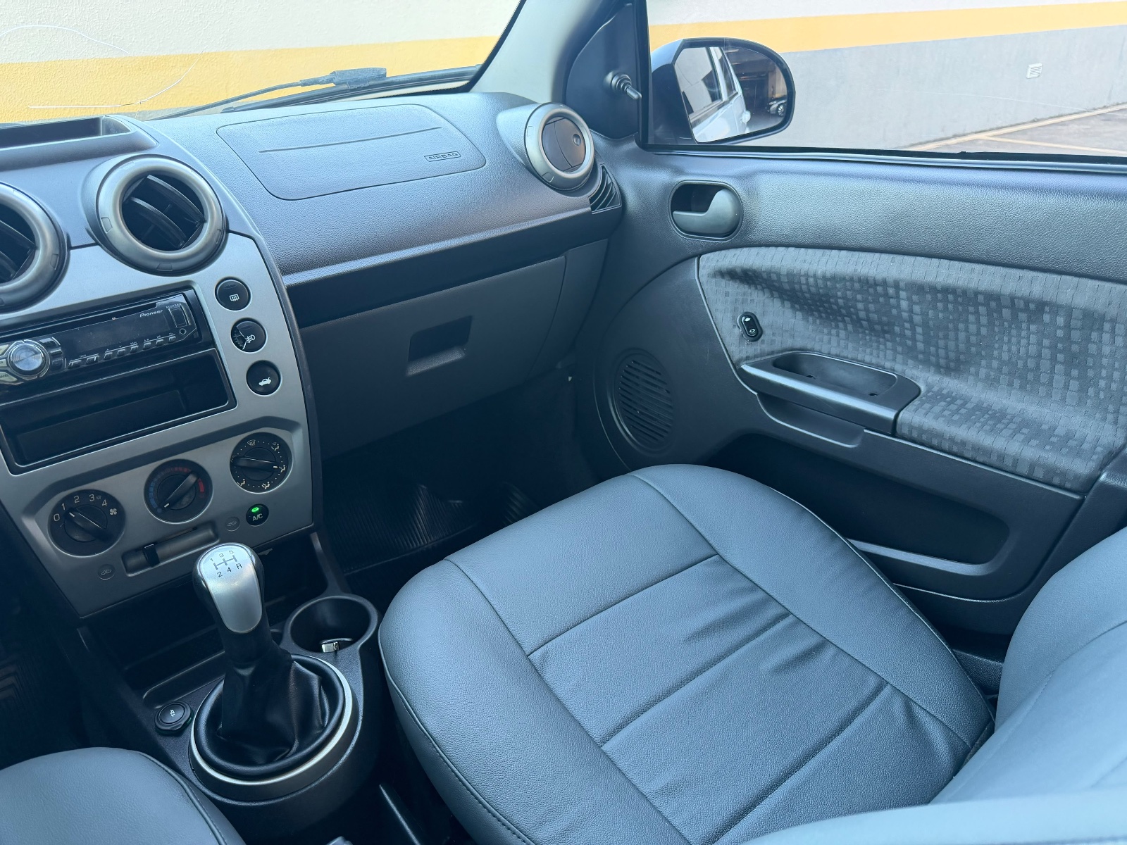 Ford Fiesta Sedan SE 1.6 8V Flex 4p, foto 11 de 14