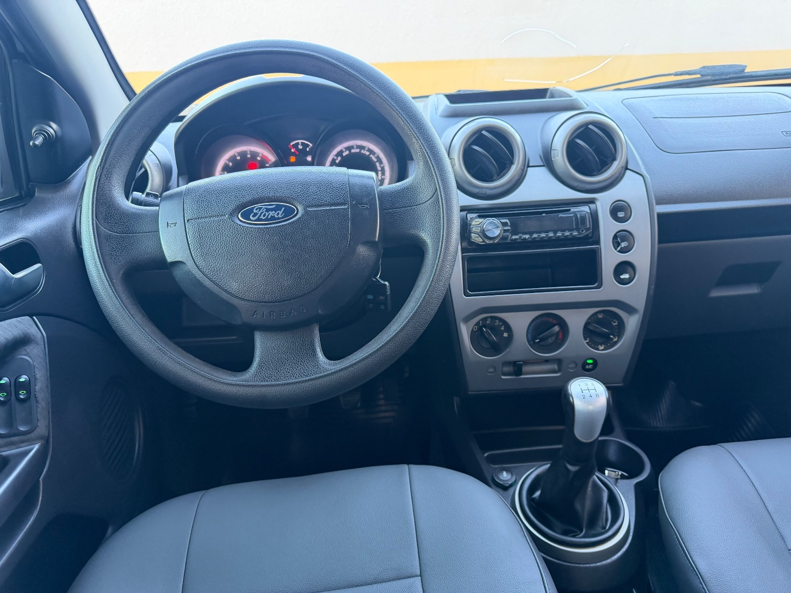 Ford Fiesta Sedan SE 1.6 8V Flex 4p, foto 13 de 14