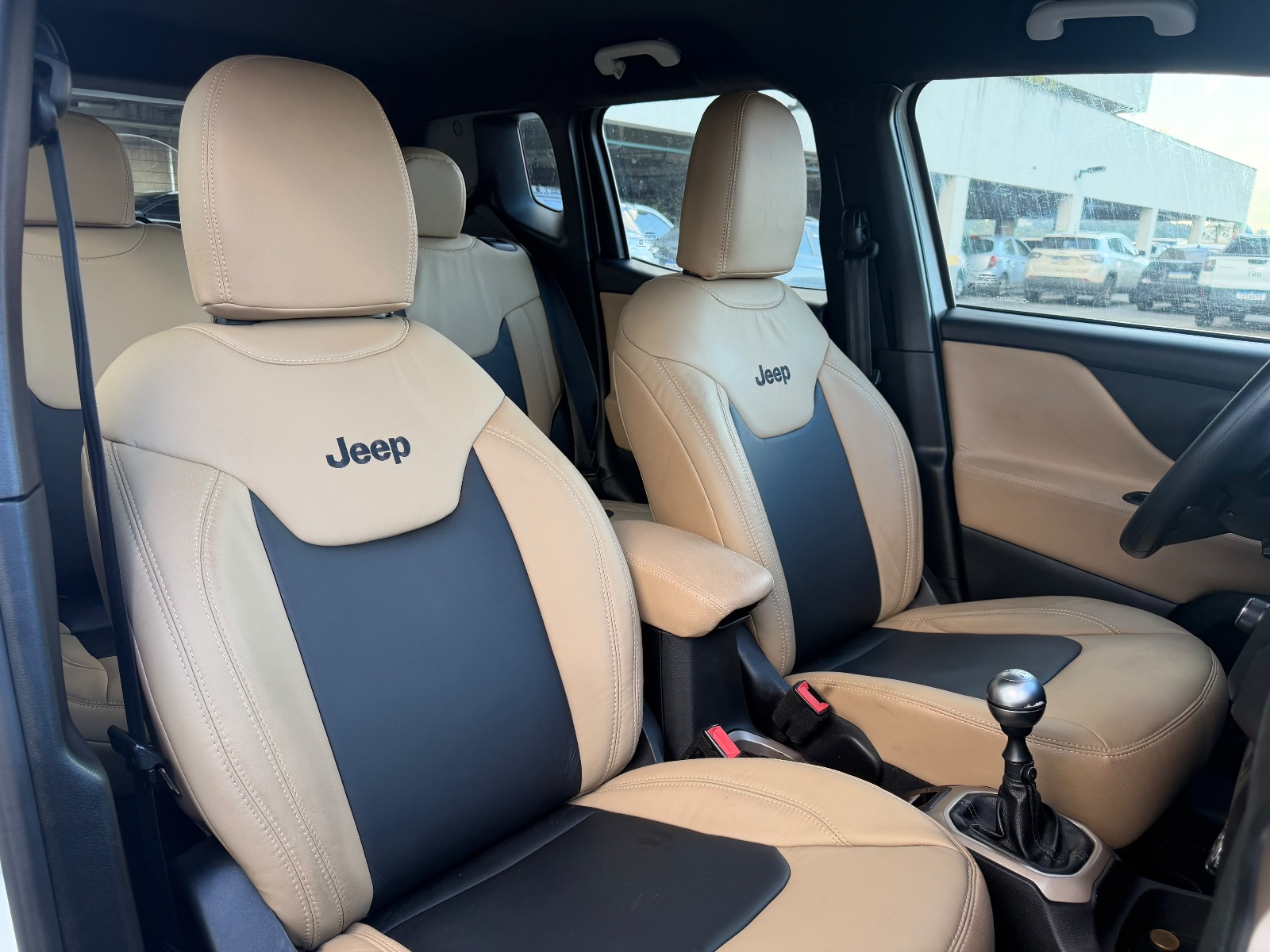 Jeep Renegade Sport 1.8 4x2 Flex 16V Mec., foto 9 de 16