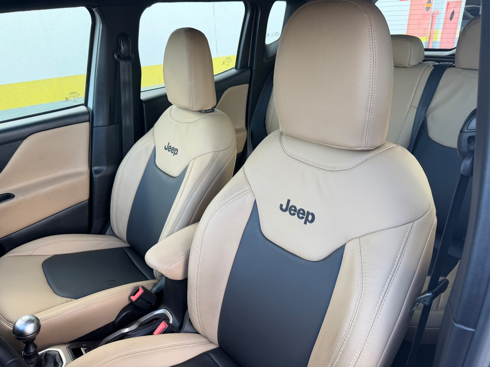 Jeep Renegade Sport 1.8 4x2 Flex 16V Mec., foto 10 de 16