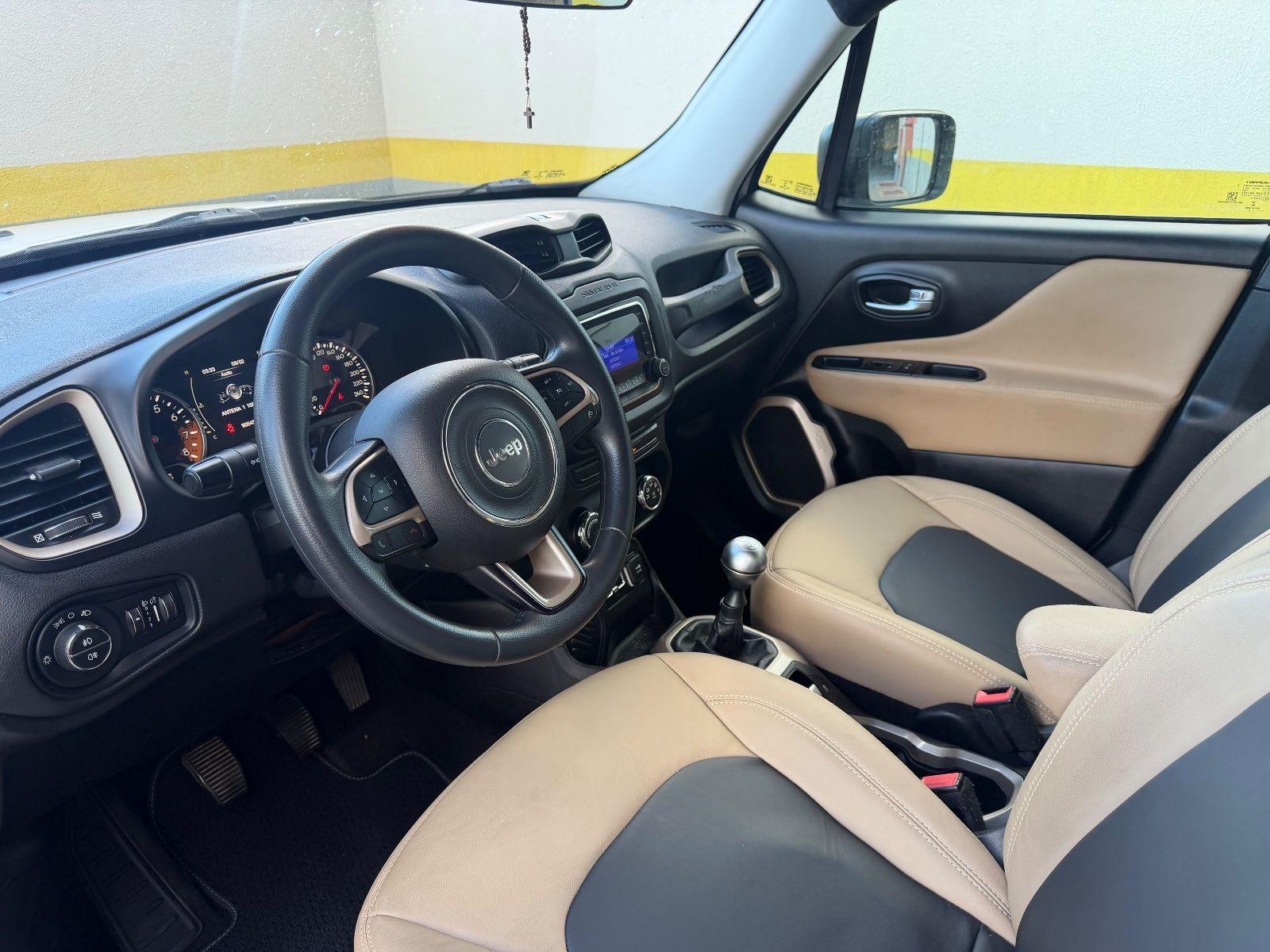 Jeep Renegade Sport 1.8 4x2 Flex 16V Mec., foto 13 de 16