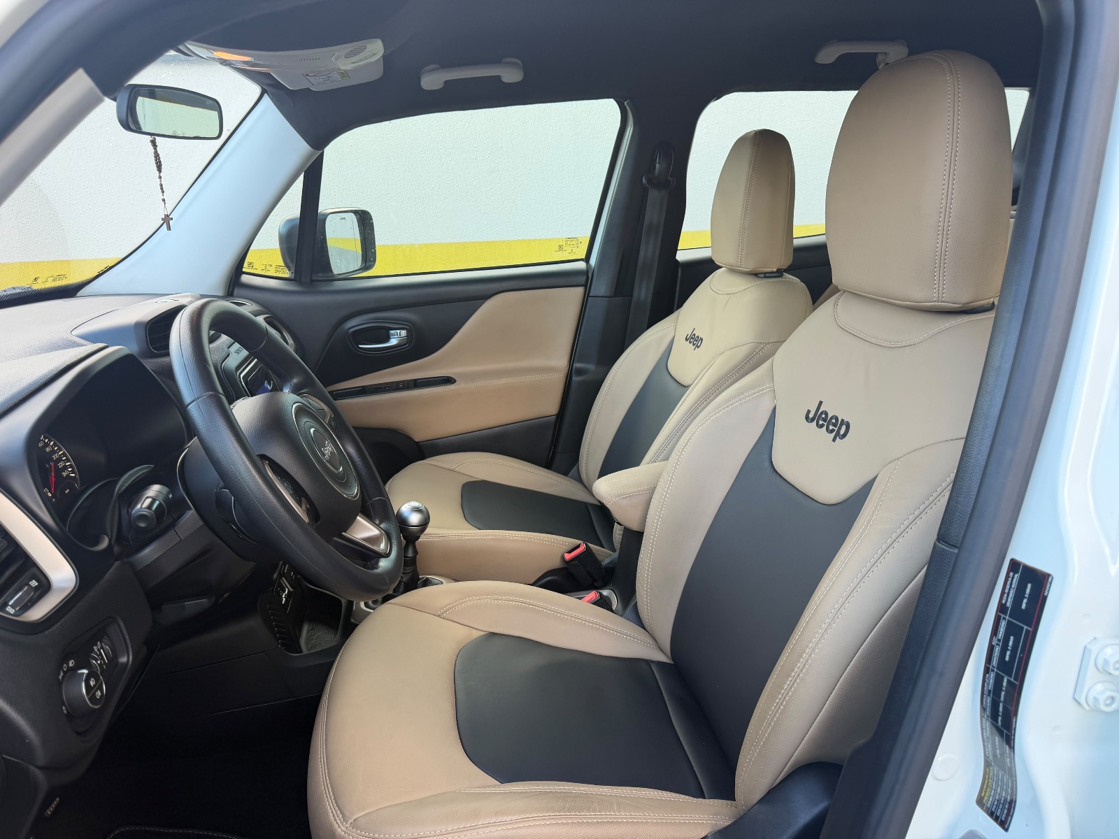Jeep Renegade Sport 1.8 4x2 Flex 16V Mec., foto 12 de 16