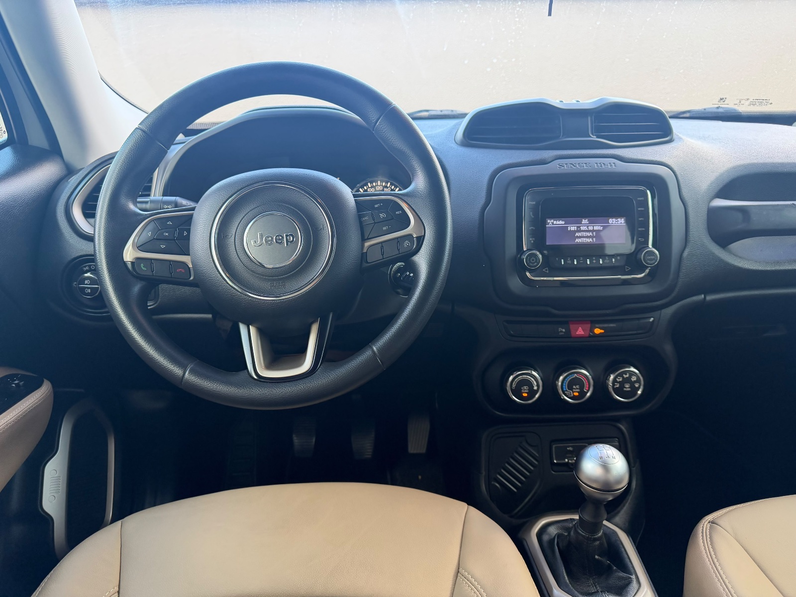 Jeep Renegade Sport 1.8 4x2 Flex 16V Mec., foto 14 de 16