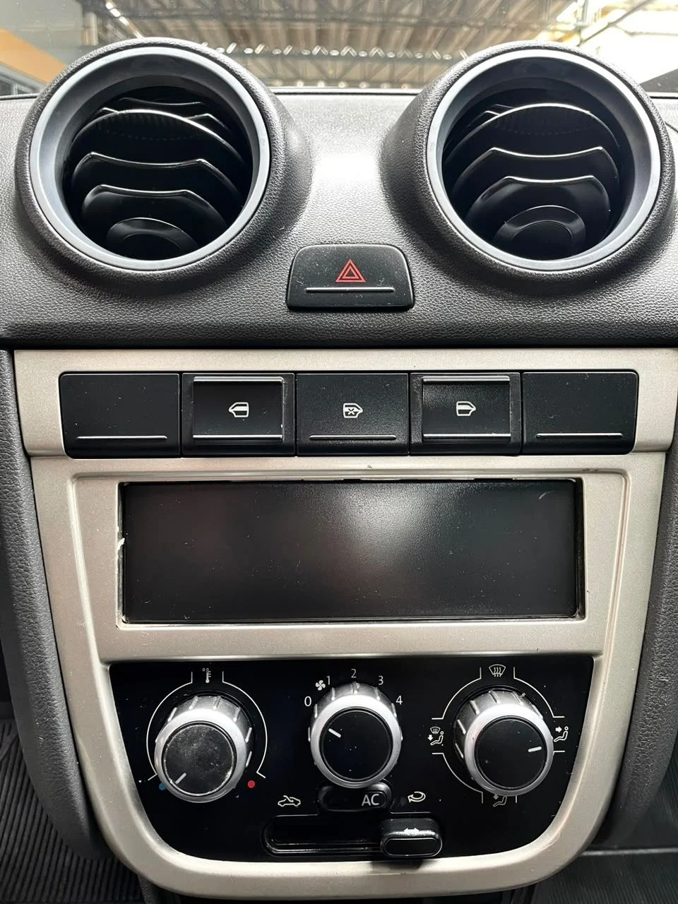 Volkswagen VOYAGE 1.6, foto 10 de 16