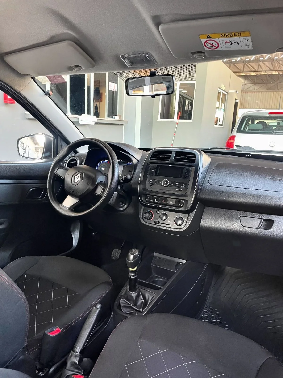 Renault KWID 1.0 ZEN, foto 11 de 15