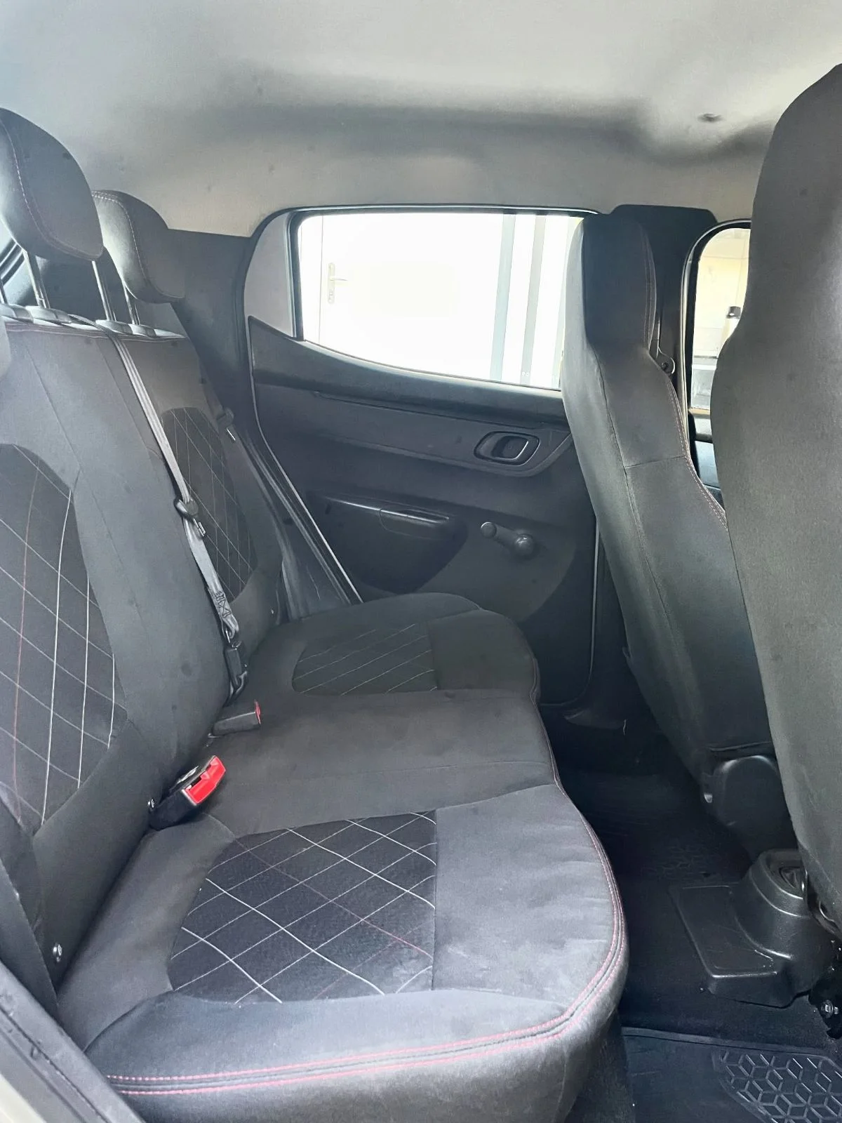 Renault KWID 1.0 ZEN, foto 15 de 15