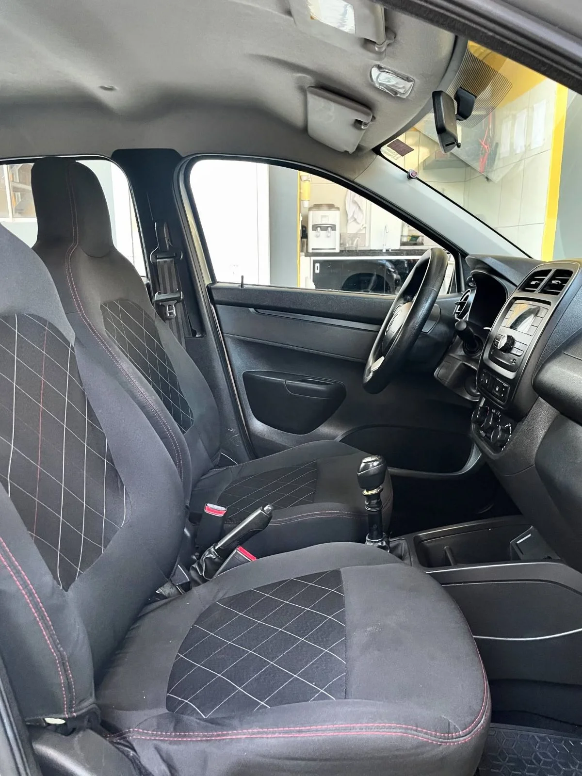 Renault KWID 1.0 ZEN, foto 12 de 15