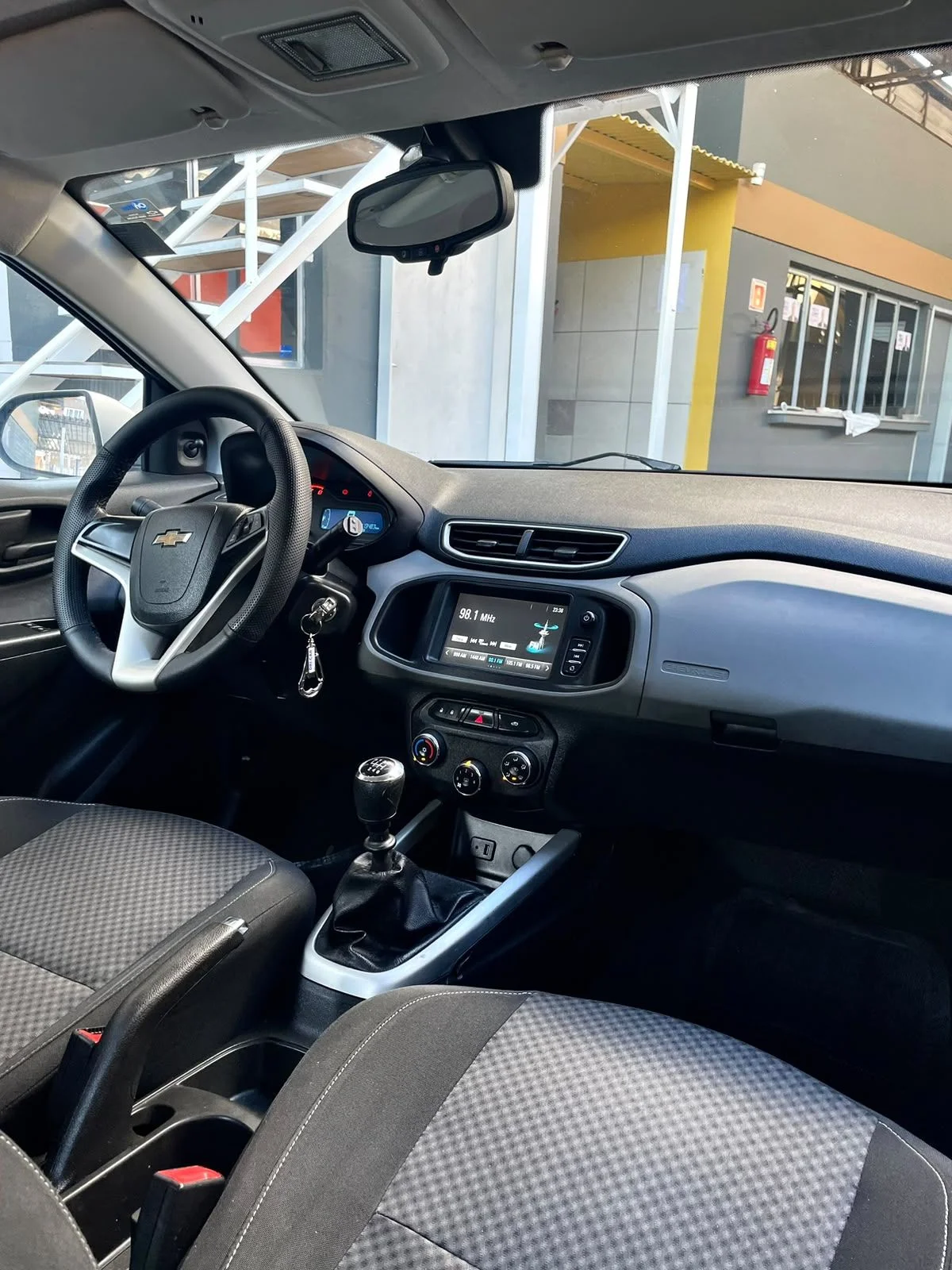 Chevrolet ONIX 1.0 LT, foto 12 de 16