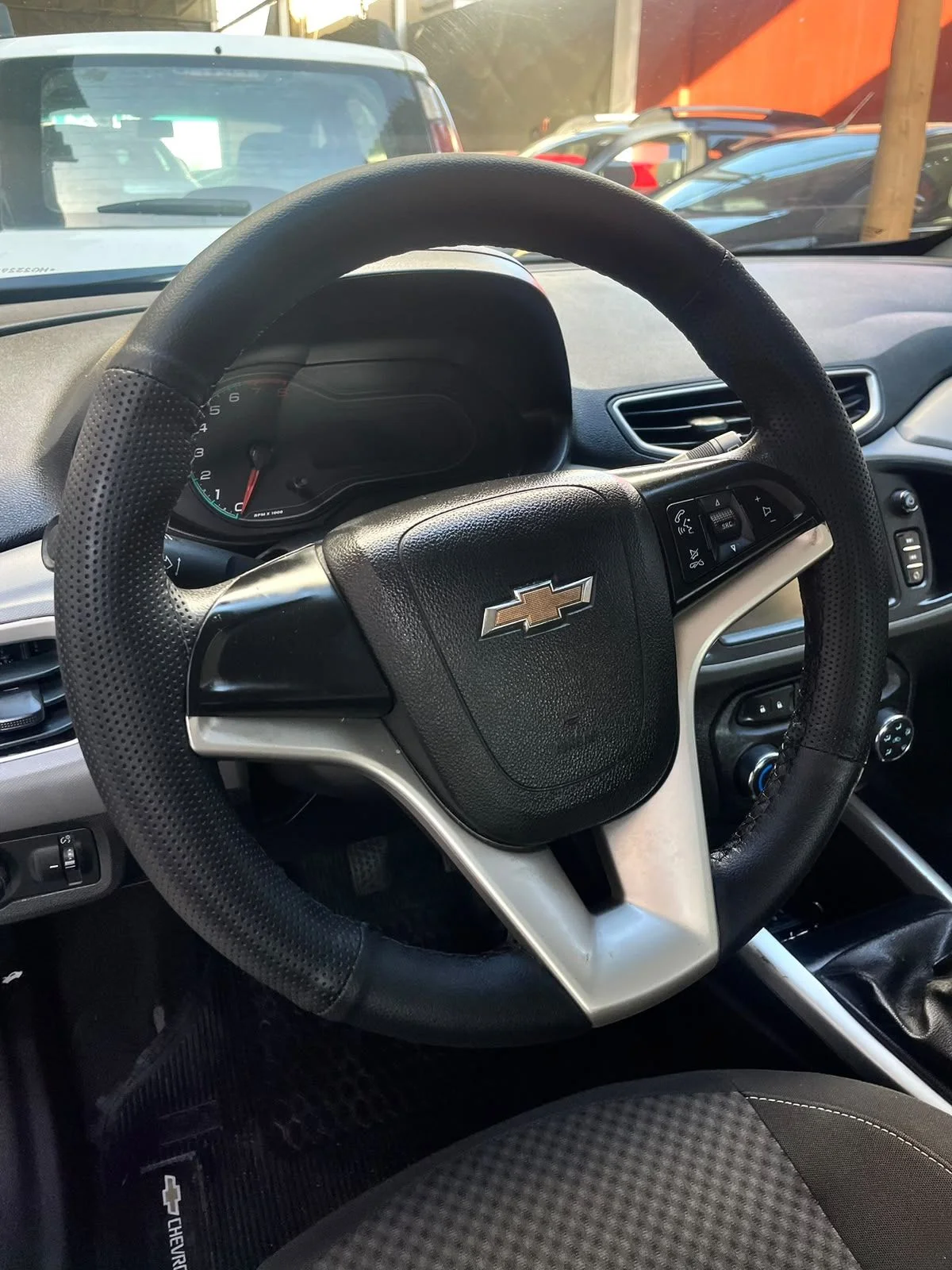 Chevrolet ONIX 1.0 LT, foto 9 de 16