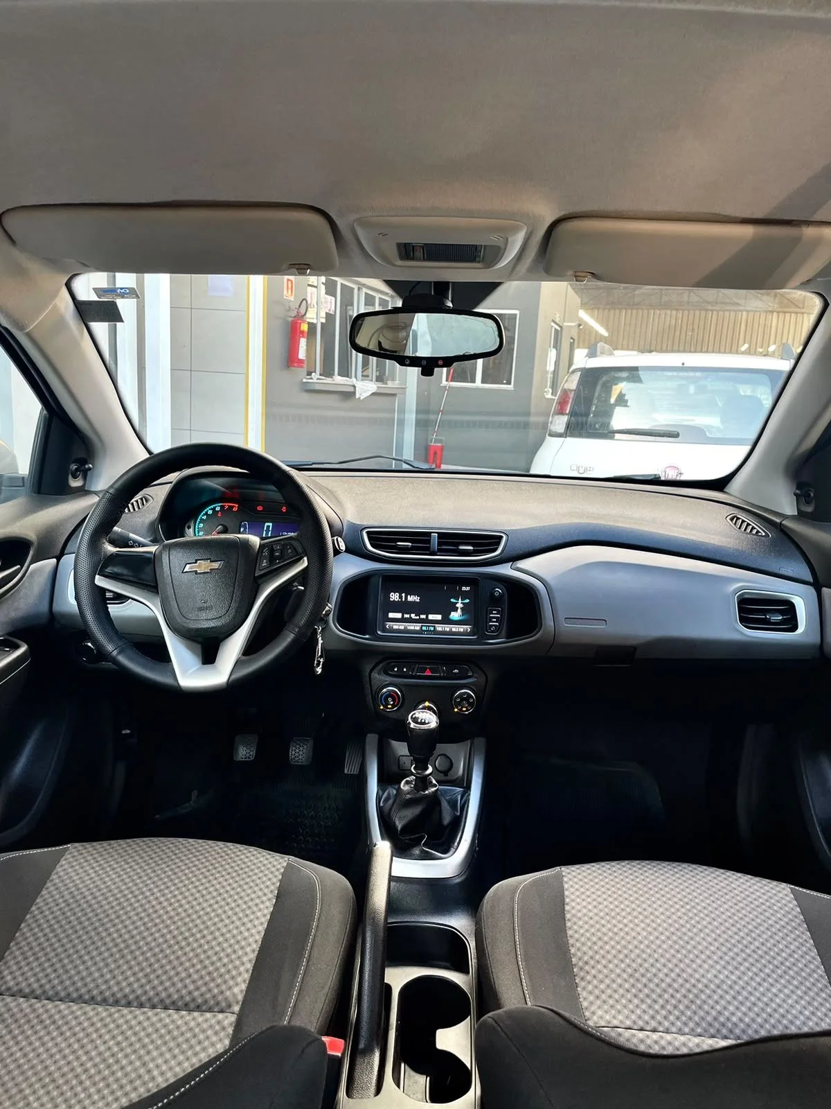 Chevrolet ONIX 1.0 LT, foto 11 de 16