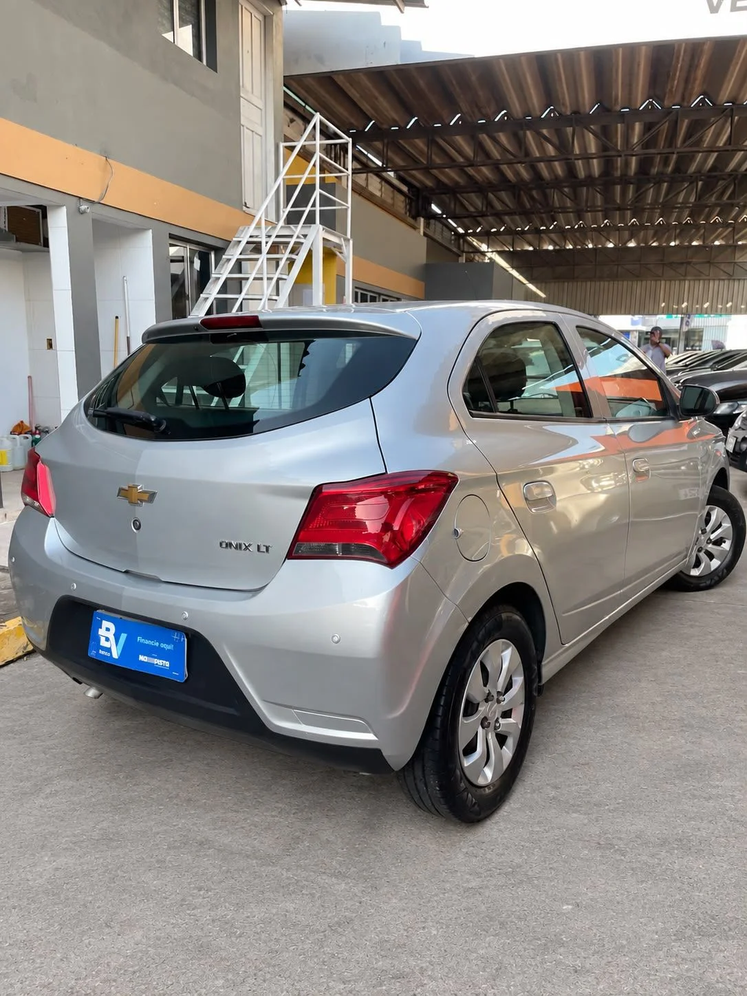 Chevrolet ONIX 1.0 LT, foto 6 de 16