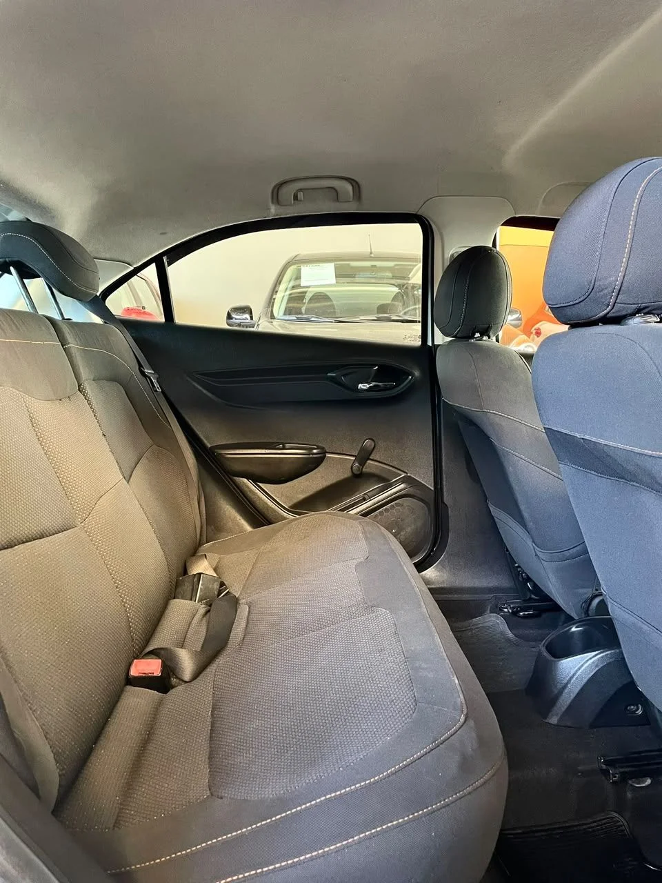 Chevrolet ONIX 1.0, foto 13 de 14