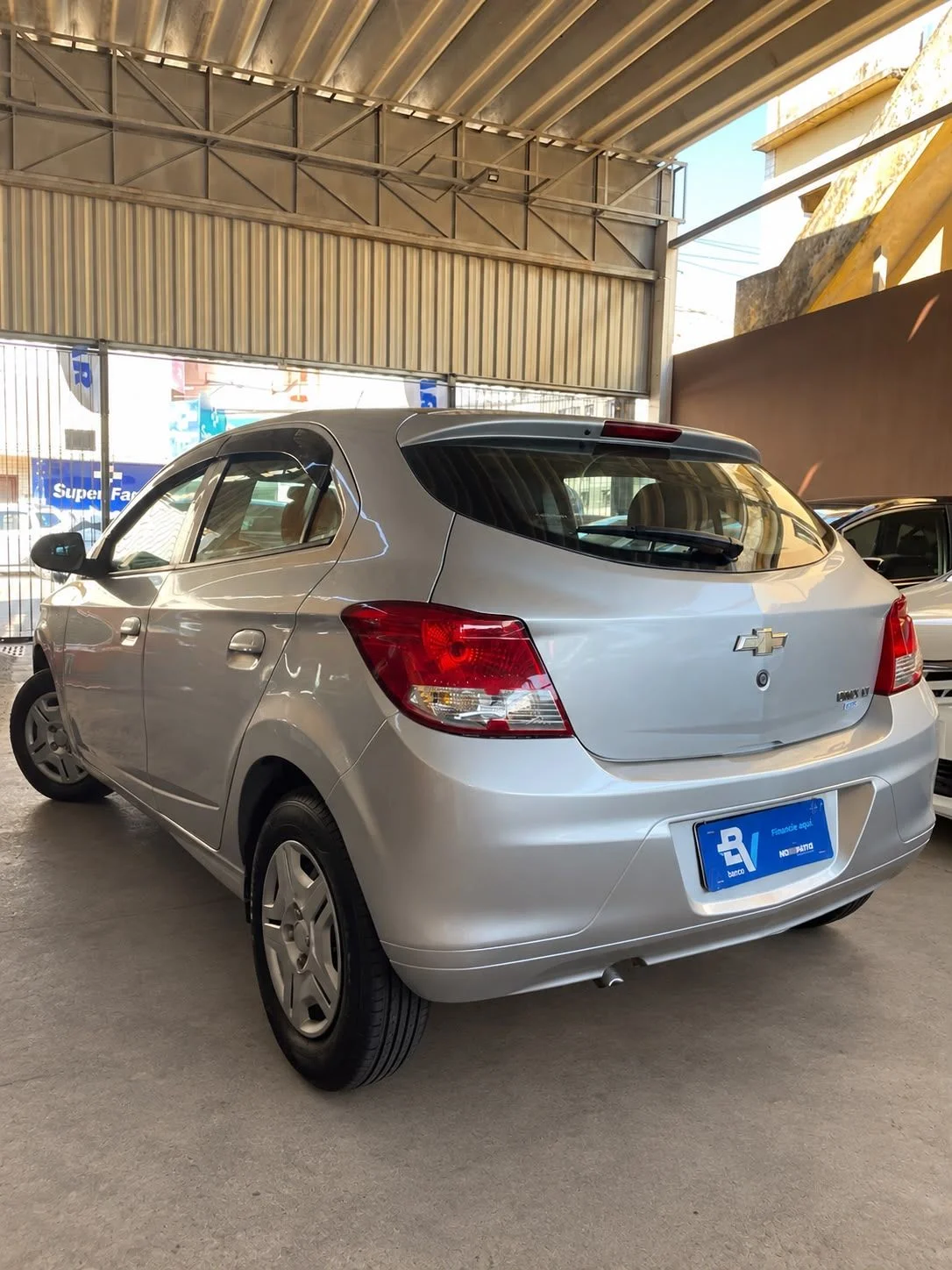 Chevrolet ONIX 1.0, foto 4 de 14