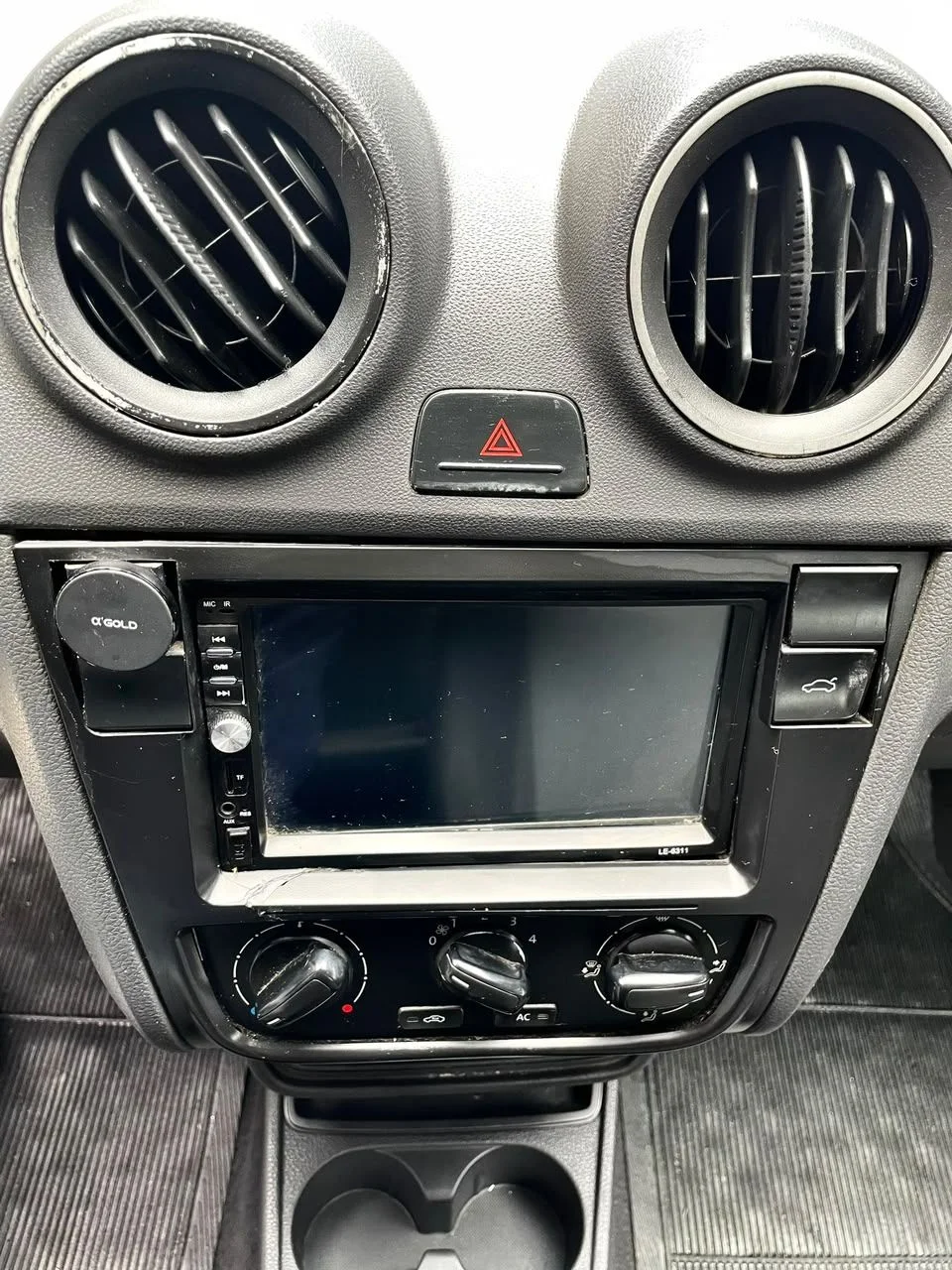 Volkswagen VOYAGE 1.6 CITY, foto 12 de 17
