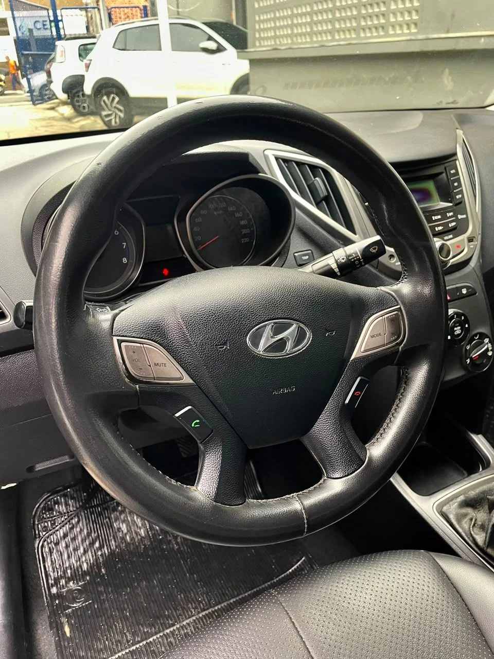 Hyundai HB20S 1.6, foto 9 de 15